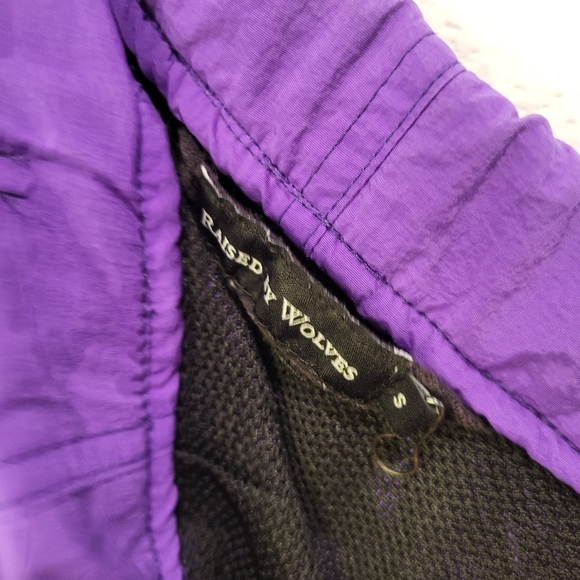 Raised by Wolves men's shorts small - Picture 6 of 7